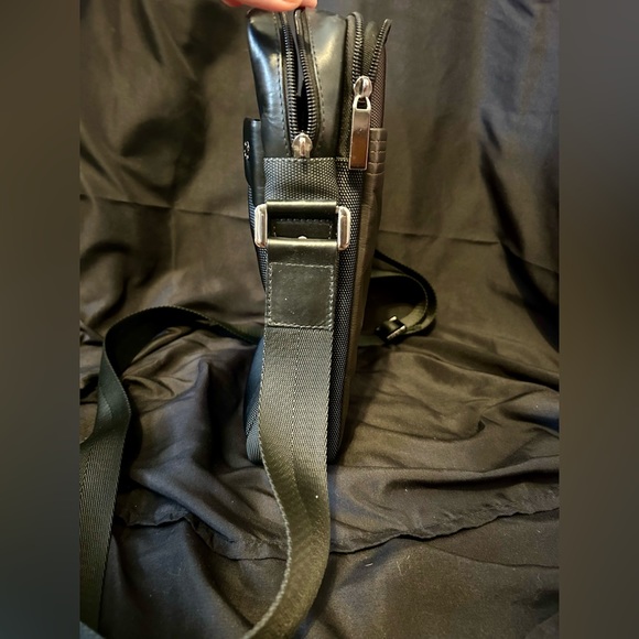 VÉLEZ GENUINE LEATHER BAG - Picture 11 of 11